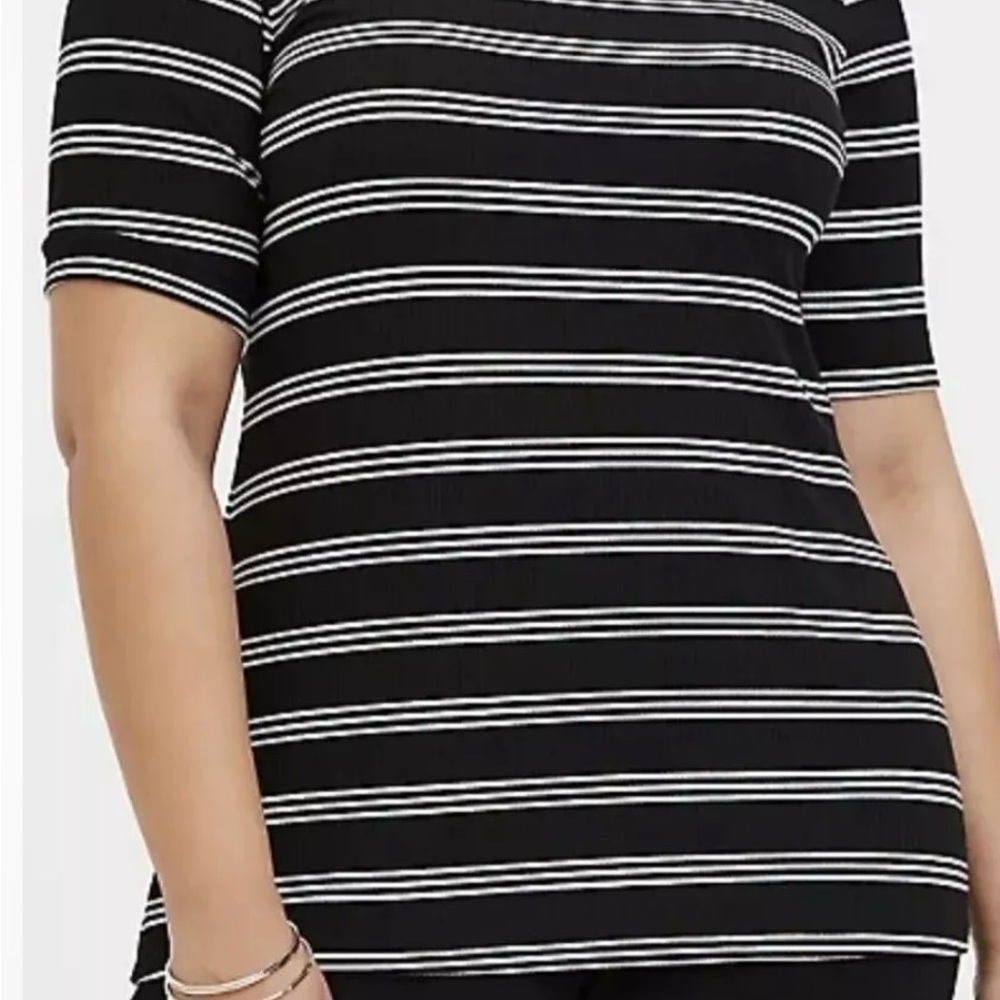 Torrid Black and White Fitted Short Sleeve Tee